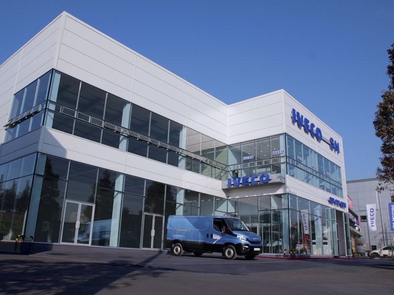 IVECO SM MOTORS full-range commercial vehicle showroom