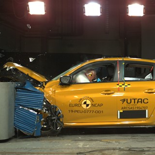 Peugeot 208 - Frontal Offset Impact test 2019