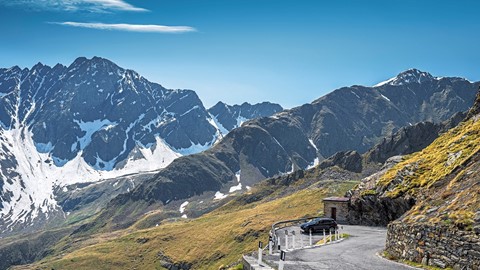 Der Porsche Cayenne in der Nähe des Mont Blanc