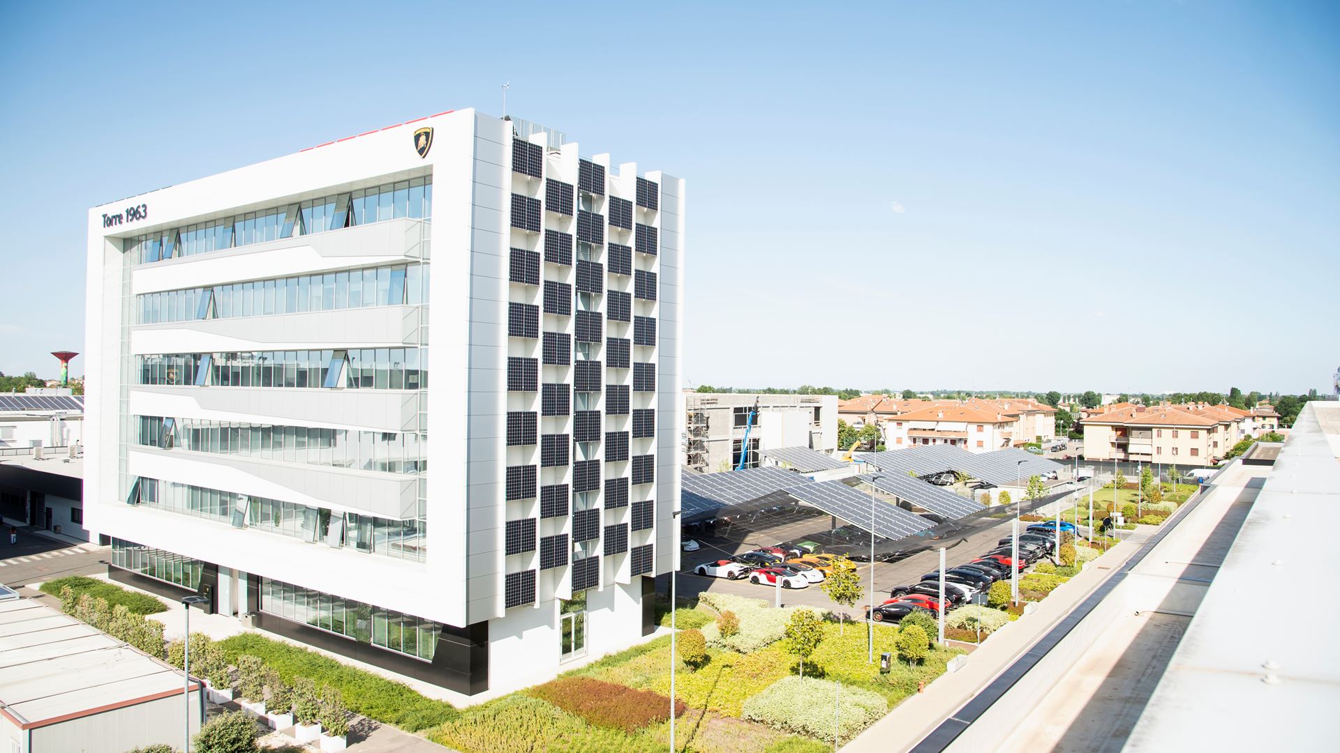 01.-Automobili-Lamborghini-Solar-Panels