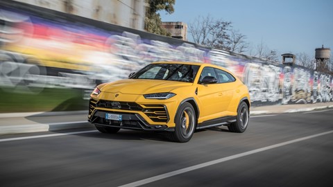 Lamborghini Urus center